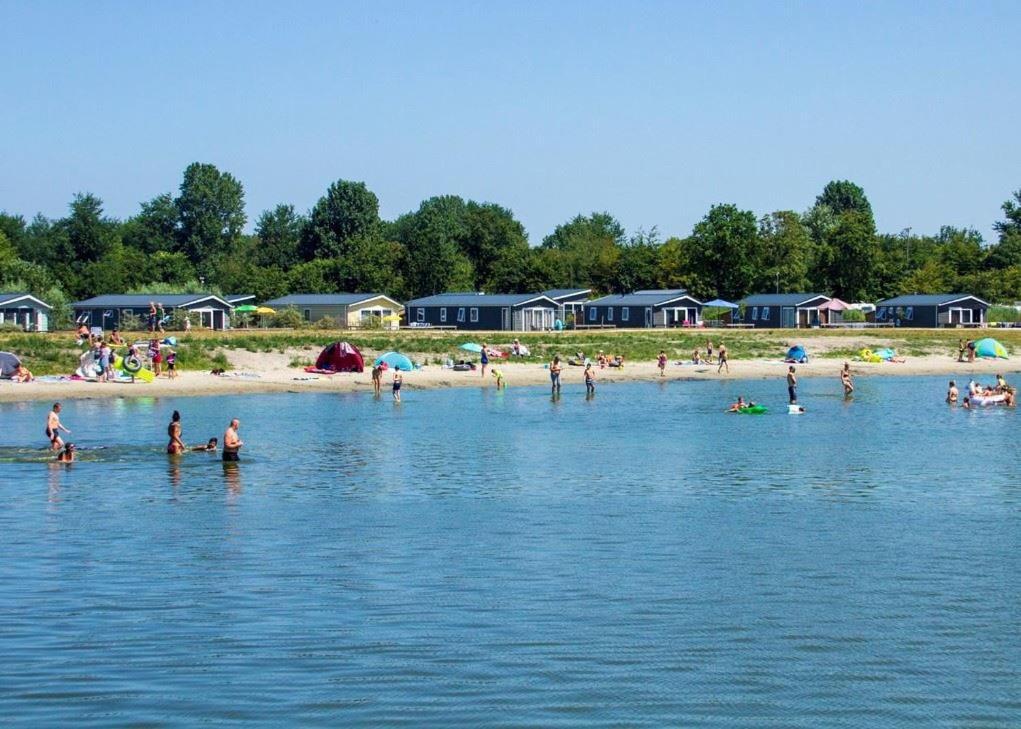 Bj Chalets - De Rug 3 - Vakantiepark Lauwersoog - Luxe Chalet Met Vaatwasser En Inloopkast! Vroege Incheck! Met Airco! Kültér fotó