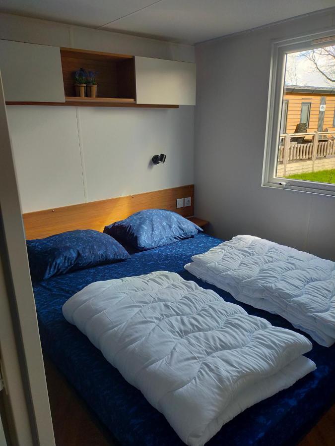 Bj Chalets - De Rug 3 - Vakantiepark Lauwersoog - Luxe Chalet Met Vaatwasser En Inloopkast! Vroege Incheck! Met Airco! Kültér fotó