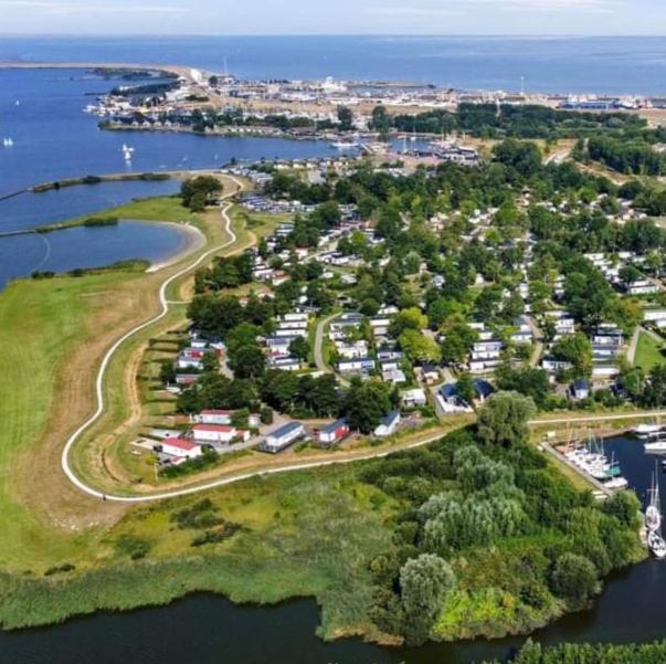 Bj Chalets - De Rug 3 - Vakantiepark Lauwersoog - Luxe Chalet Met Vaatwasser En Inloopkast! Vroege Incheck! Met Airco! Kültér fotó